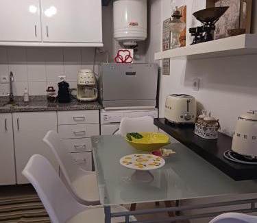 Penafiel Haus | Pequena Casa rústica com piscina