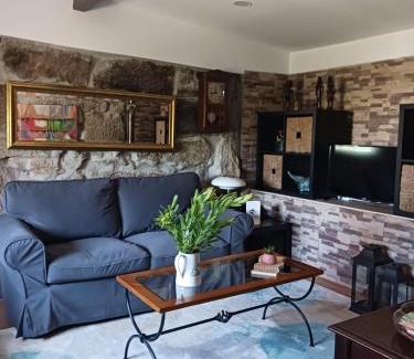 Penafiel Haus | Pequena Casa rústica com piscina