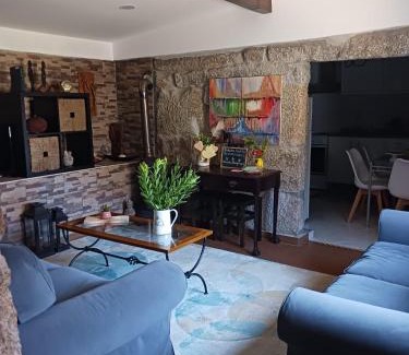 Penafiel Haus | Pequena Casa rústica com piscina