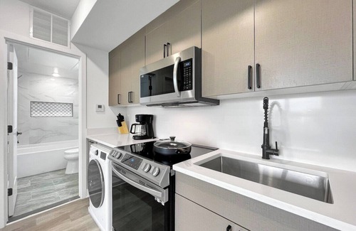 Brookland Bed & Breakfast | Perfect 1 BD Brookland Home w City Skyline View