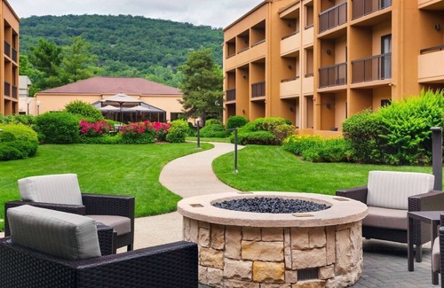 Mahwah Haus | Perfect Base for Visits to Ramapo Powerlinez Climbing Area! 4 Units w/ Parking!