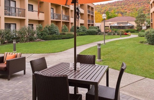Mahwah Haus | Perfect Base for Visits to Ramapo Powerlinez Climbing Area! 4 Units w/ Parking!