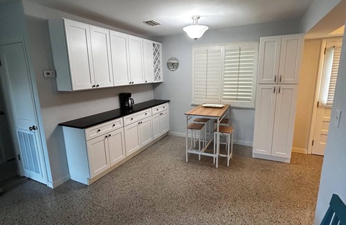 Wilbur-By-The-Sea Haus | Perfect beachside bungalow vacation for Snowbirds, family, or professional.