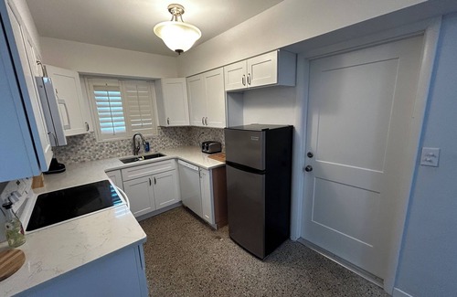 Wilbur-By-The-Sea Haus | Perfect beachside bungalow vacation for Snowbirds, family, or professional.