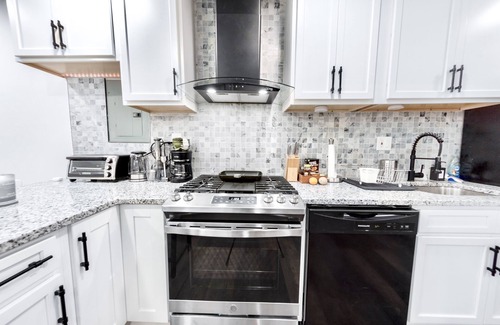 Northeast Wohnung | Perfect DC Getaway Near Arboretum & Union Market!