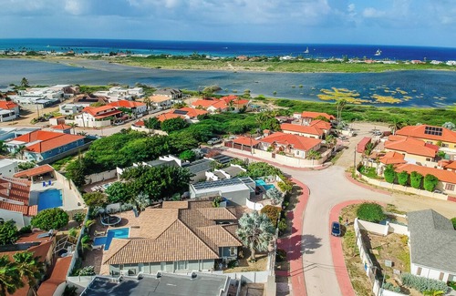 Esmeralda Haus | Perfect Family Getaway: 3bdr Home w/Pool & BBQ