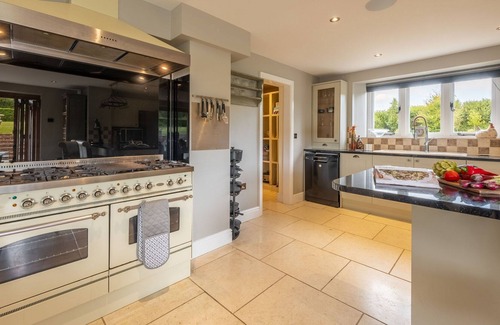 Sydling St Nicholas Haus | Perfect for a large family or friends gathering for special celebrations and holidays, Ham Farm has