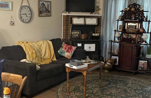 Bellamy Haus | Perfect for long-term workers & short stays—comfort, style & convenience await!