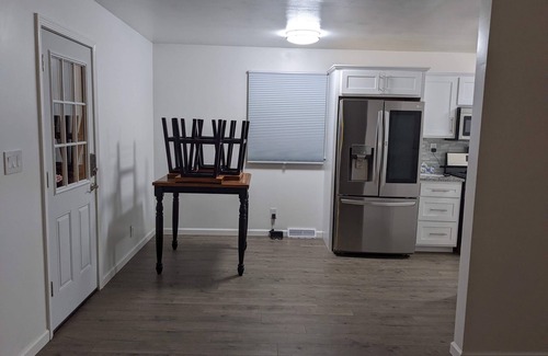 Elkhart Haus | Perfect for Notre Dame Football Elkhart, IN 25 Miles Away from Notre Dame