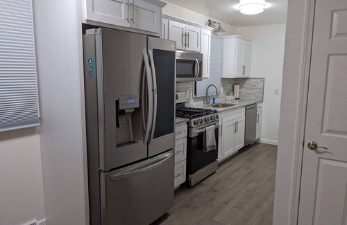 Elkhart Haus | Perfect for Notre Dame Football Elkhart, IN 25 Miles Away from Notre Dame