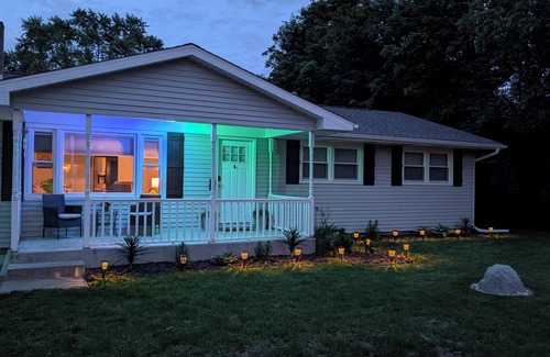 Elkhart Haus | Perfect for Notre Dame Football Elkhart, IN 25 Miles Away from Notre Dame