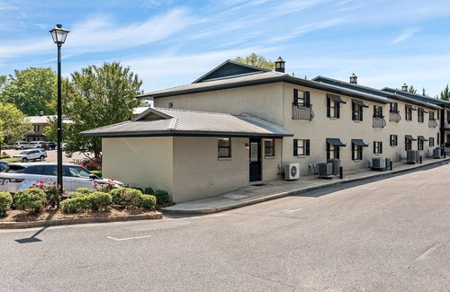 Auburn Wohnung | Perfect Game-day Loft 0.2 Miles From Toomer's Corner ~ Pet Friendly