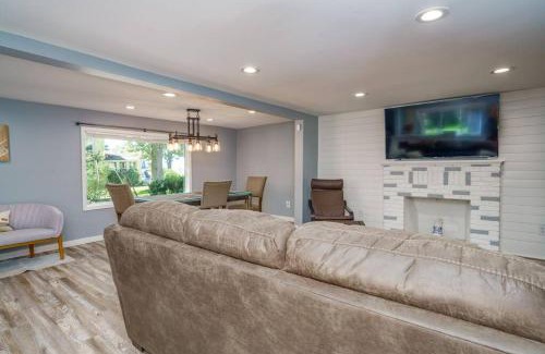 Mentor-on-the-Lake Wohnung | Perfect location Across from the Lake and park!