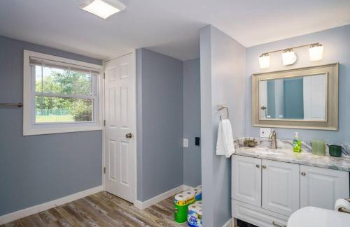 Mentor-on-the-Lake Wohnung | Perfect location Across from the Lake and park!