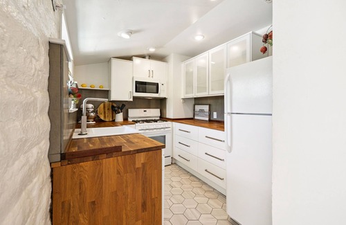 Tahquitz River Estates Hütte | Location, Location, Location !!! Romantisches Mid Century Cottage in der Innenstadt!