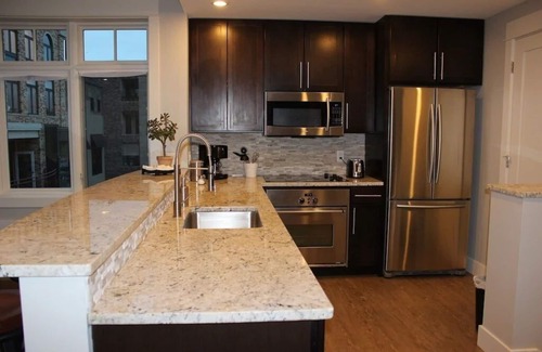 Grand Haven Eigentumswohnung | Perfect location! Right downtown! Walking distance to everything.