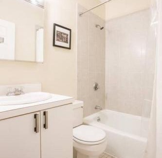 North End Wohnung | Perfect North End Apt 2BR 2BA Laundry