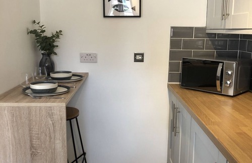 Poole Haus | Perfect retreat for two! One bed house with garden, minutes from sea front