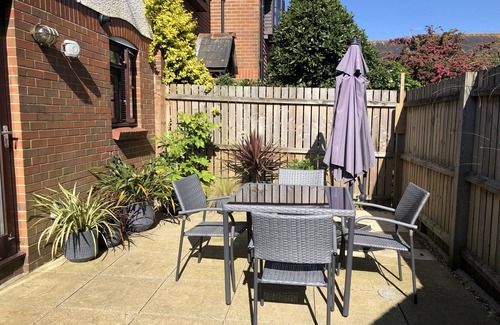 Poole Haus | Perfect retreat for two! One bed house with garden, minutes from sea front