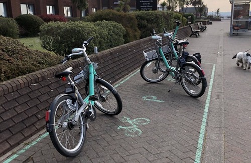 Poole Haus | Perfect retreat for two! One bed house with garden, minutes from sea front