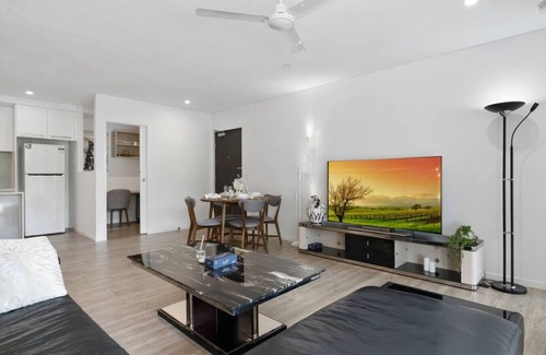 Indooroopilly Wohnung | Perfect Spot Near CBD & UQ | Spacious 2Beds Apt