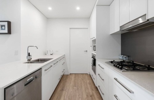 Indooroopilly Wohnung | Perfect Spot Near CBD & UQ | Spacious 2Beds Apt