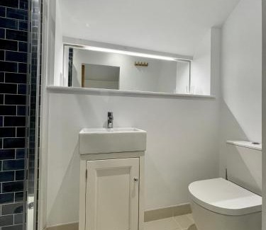 Great Brington Haus | Perfectly Sized 1-bedroom Guest House