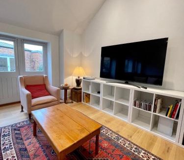 Great Brington Haus | Perfectly Sized 1-bedroom Guest House