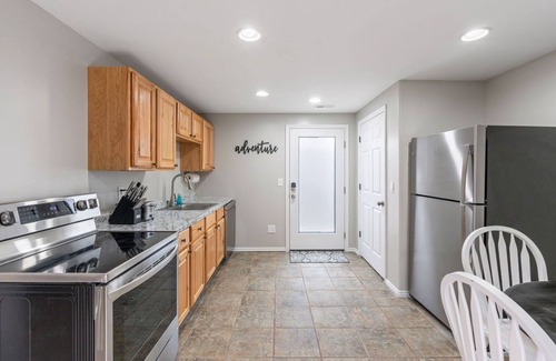 Clearfield Wohnung | Pet friendly 2/1 basement apt fenced yard