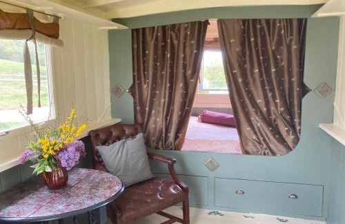 Longhope Haus | Pet Friendly - 2 Guests - Original Roadsmans Wagon