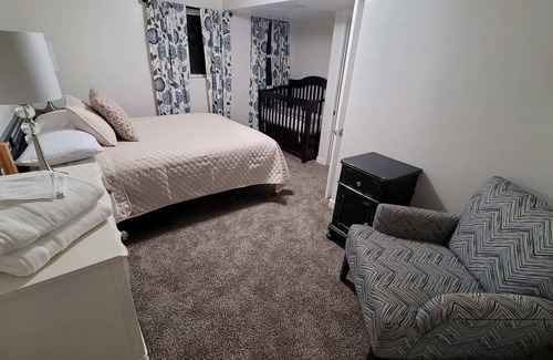 South Ogden Haus | Pet Friendly 5 Bed Home with Waffle Breakfast!