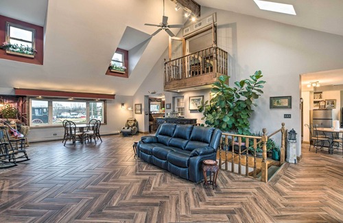 Hanover Park Haus | Pet-Friendly Bartlett Farmhouse w/ Deck!