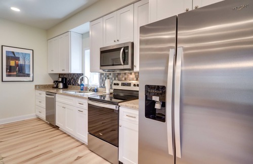 Mount Jackson Haus | Pet-Friendly Basye Vacation Rental w/ Fireplace!