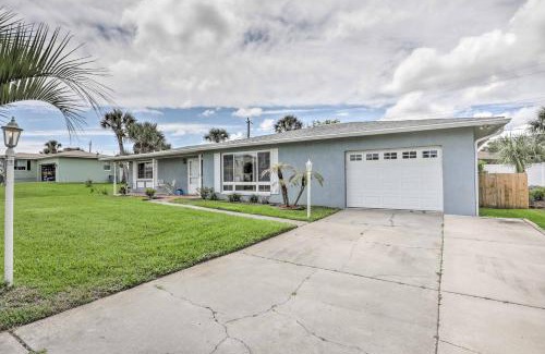 Silk Oaks Haus | Pet-Friendly Beach House with Deck Walk to Beach!
