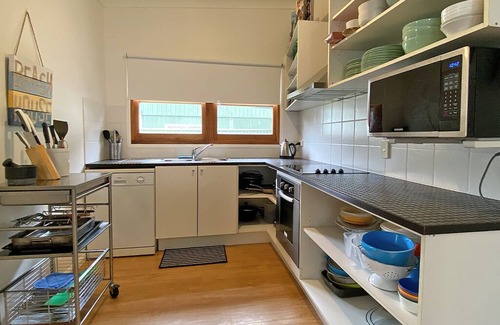 Amity Point Haus | Pet Friendly Bungalow in quiet Street