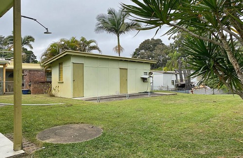 Amity Point Haus | Pet Friendly Bungalow in quiet Street