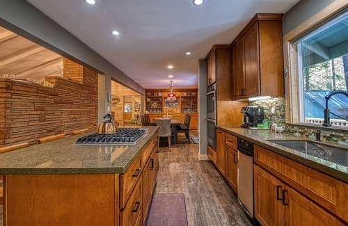 Camp Connell Kabine | Einzigartige Lodge Plus Mini-Kabinen, komplett renoviert - ideal für große Gruppen! Platz für bis zu 22 Gäste im Camp Connell