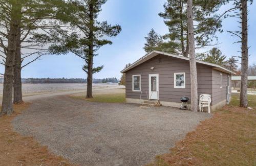 Mauston Haus | Pet-Friendly Cabin Retreat Wisconsin River Access