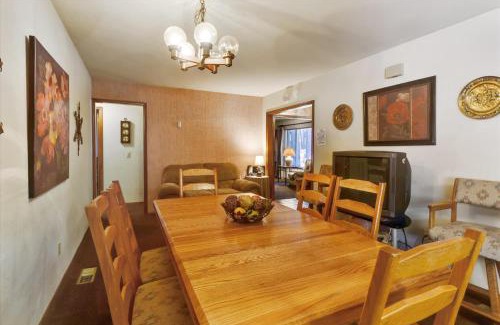 Black Bart Haus | Pet Friendly - Close To Heavenly, Steps To The River