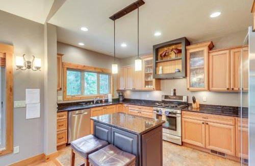 Columbia Falls Haus | Pet-Friendly Columbia Falls Home with Gas Grill!