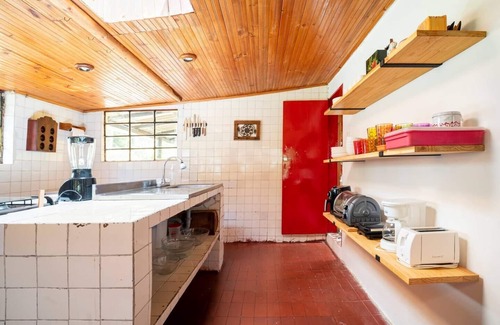 Zipacon Haus | Pet-friendly cottage for groups with fireplace and forests