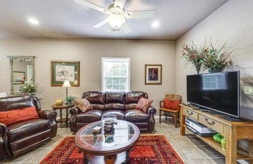 Russellville Haus | Pet-Friendly Dover Cottage with Deck and Mtn Views!