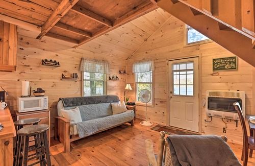 Ellsworth Hütte | Pet-Friendly Ellsworth Cottage on Branch Lake
