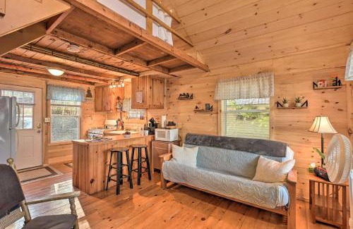 Ellsworth Haus | Pet-Friendly Ellsworth Cottage on Branch Lake