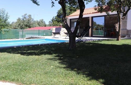 Cardielos Haus | Haustierfreundliches Ferienhaus Casa do Mestre mit Bergblick, Pool und WLAN