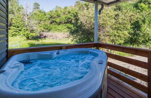 Durango Haus | Pet Friendly Home - 5 Minutes to DGO - AC/Hot Tub/Pool Table - Deck w/Views