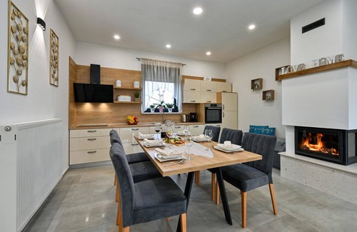 Vinica Haus | Haustierfreundliches Haus in Vinica.