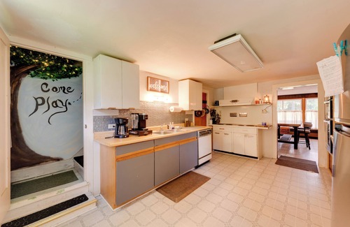 Hillsgrove Hütte | Pet-friendly Home w/ Game Room in Hillsgrove!