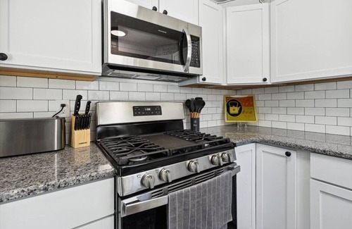 Bay City Haus | Pet-Friendly | Large Group | Hot Tub - All Year