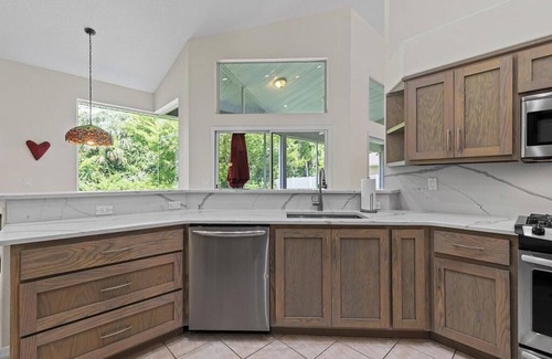 Port Orange Haus | Neu bei VRBO! Leicht und hell, aktualisiert 4-Zimmer-Haus in Cosy Port Orange Community